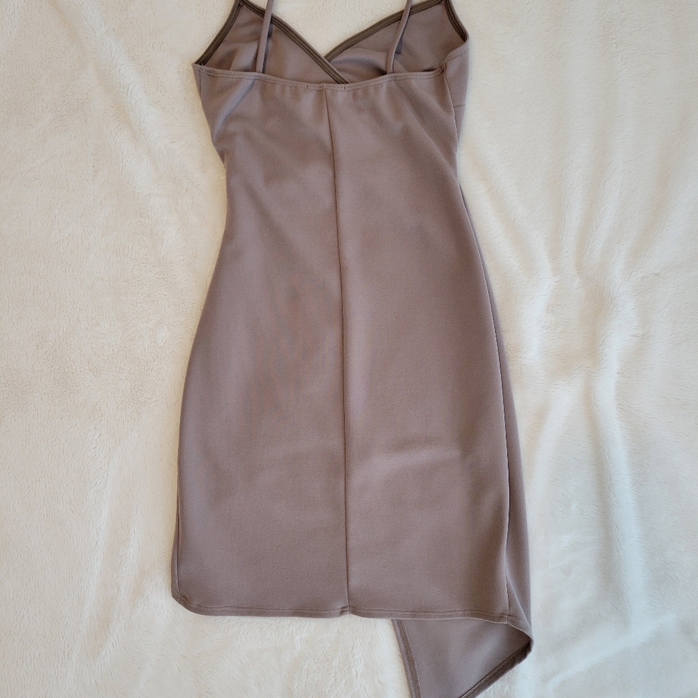 Dress - Picture 8 of 8